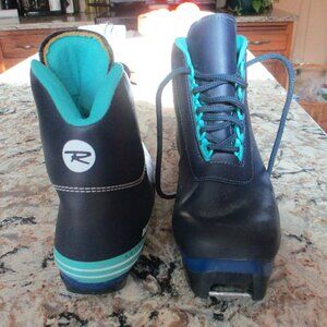 Rossingnol Advantage Cross Country Ski Boots NNN size 39 or women's 8-8 1/2 Pre-
